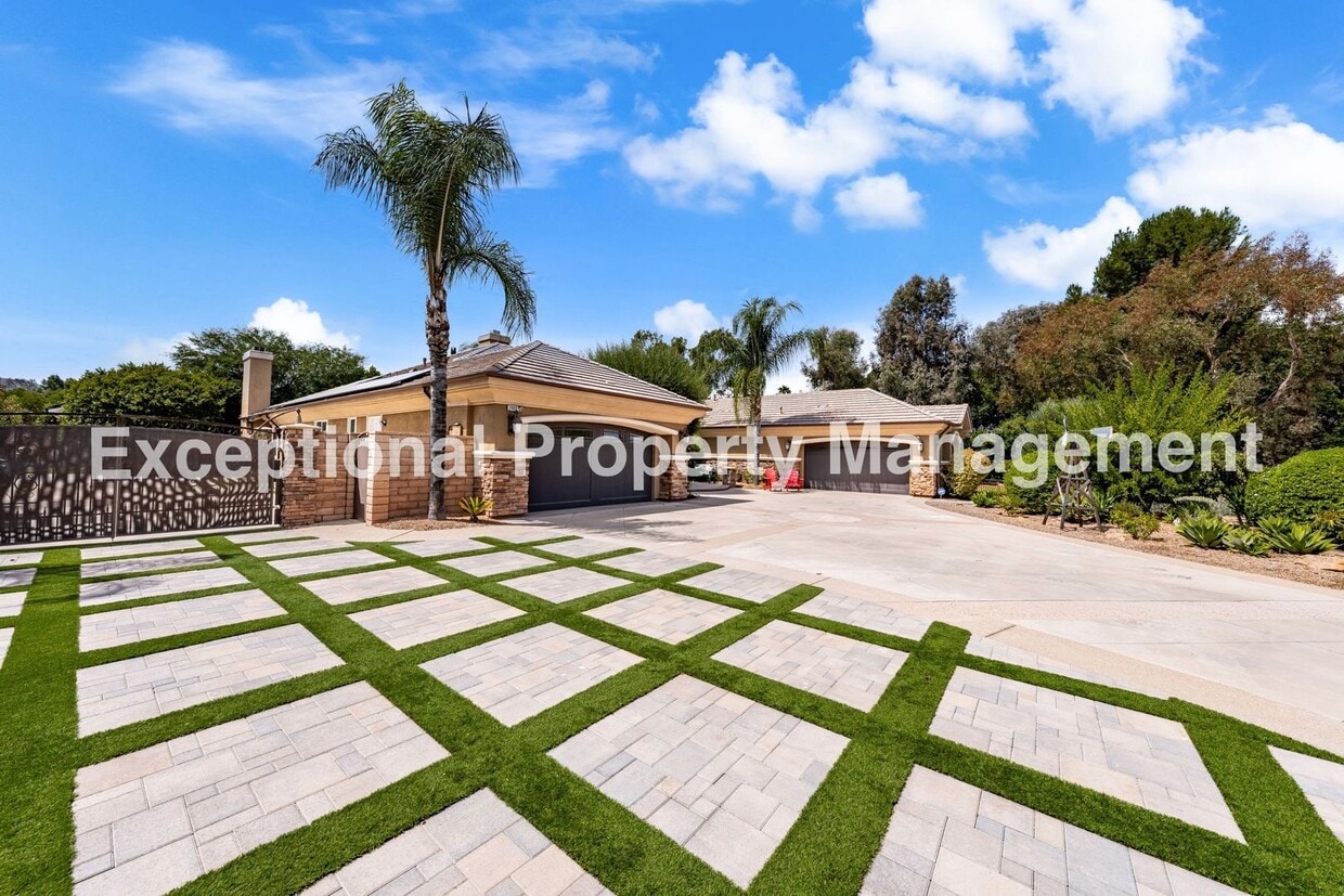 Primary Photo - Amazing Executive Estate!