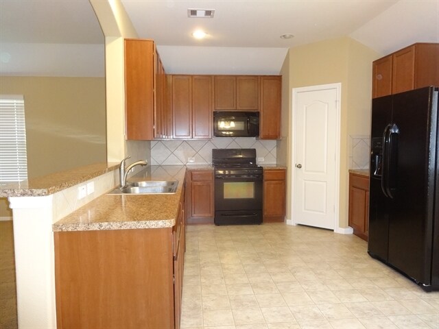 Foto del edificio - 28606 Lockeridge Farms Dr