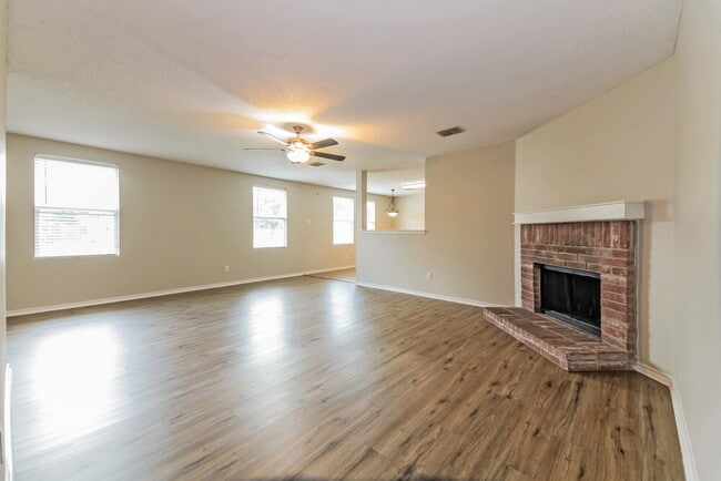 Building Photo - 16528 Woodside Dr