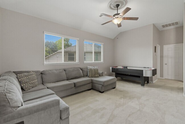 Foto del edificio - 14535 Mountain Cliff Ln