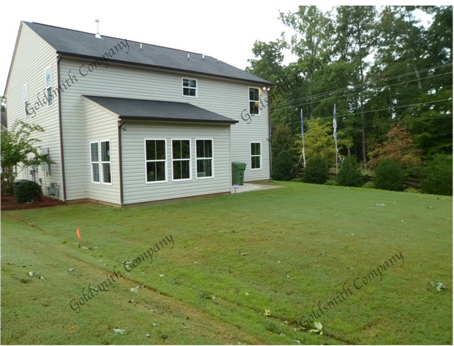 Foto del edificio - "4-Bed in Greenville - Spacious 2,389 Sq Ft with Fireplace & Hardwood Floors!"