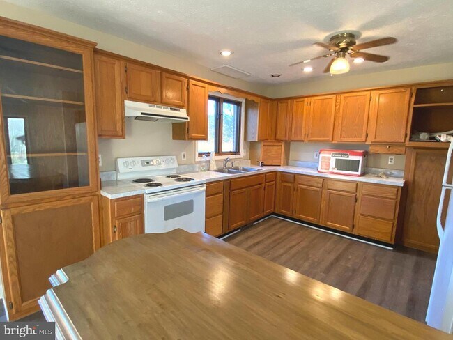 Building Photo - 20273 Cedar Grove Rd