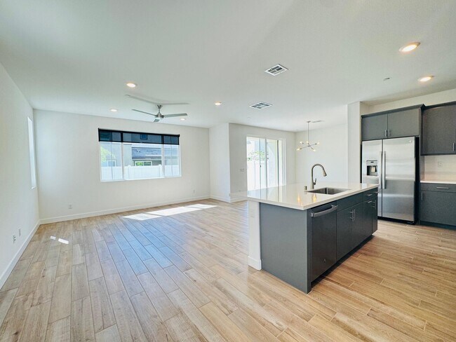 Building Photo - 76291 Cambridge Dr