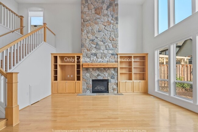 Building Photo - Spacious Home with Ample Parking and Outdo...