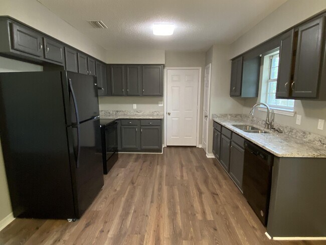 Building Photo - 6591 Lauren Dr W