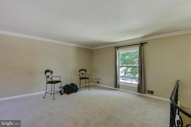 Building Photo - 1493 Selworthy Rd