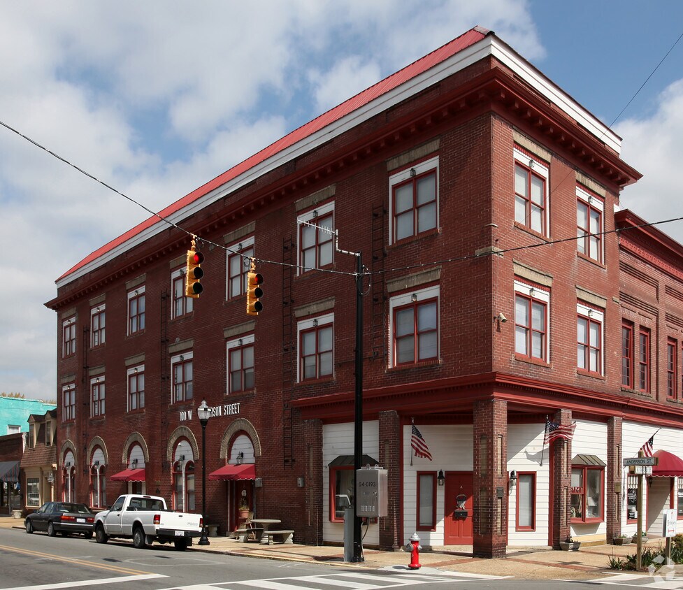 The Packer Building Apartments in Selma, NC