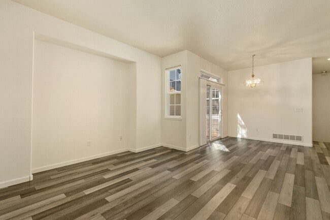 Building Photo - Rare 3 Bedroom Patio Home in Indian Hills ...