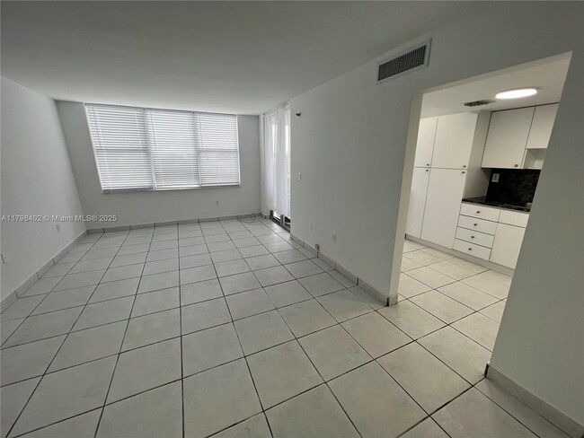Foto del edificio - 17890 W Dixie Hwy