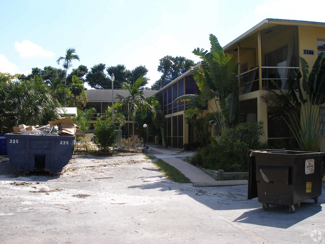 Building Photo - 2536 Van Buren St
