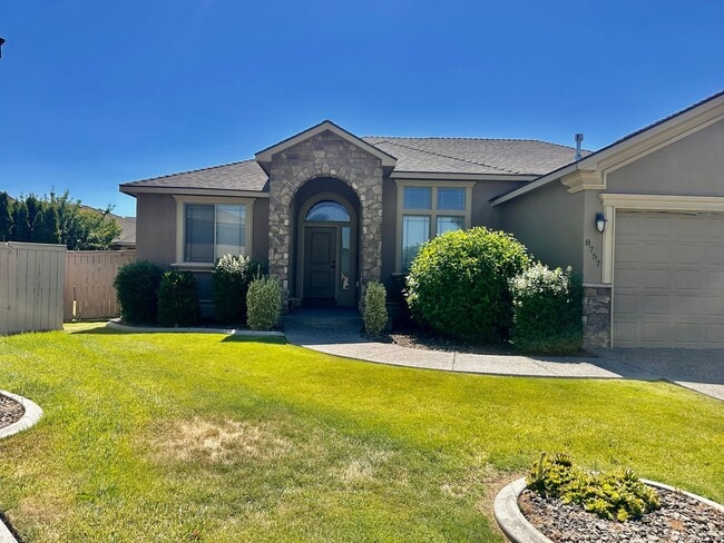 Building Photo - Spacious 4 Bedroom Home in Quiet Cul-de-Sa...