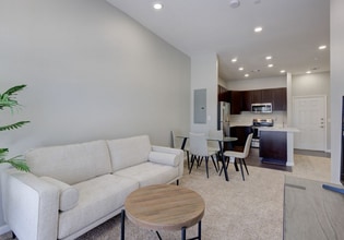 Building Photo - 10828 Champion Forest Loop