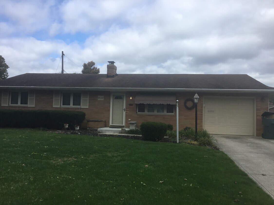 Foto principal - 902 Brentford Dr