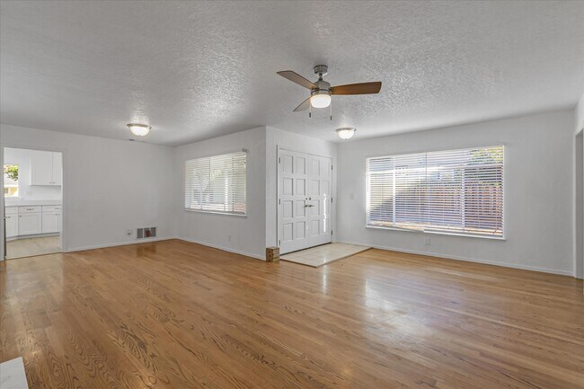 Foto del edificio - 1878 Cabana Dr