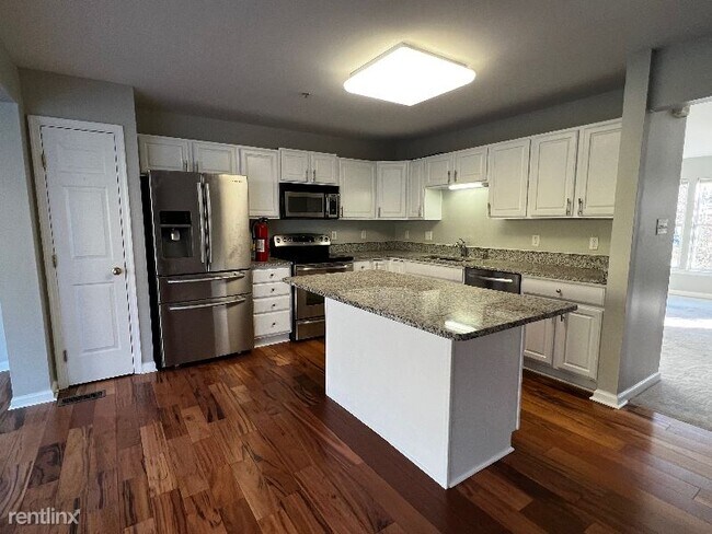 Building Photo - 3 br, 2.5 bath Townhome - 39 Creekside Dr