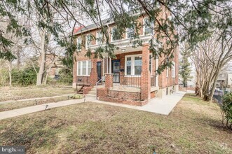 Building Photo - 3211 9th St NE