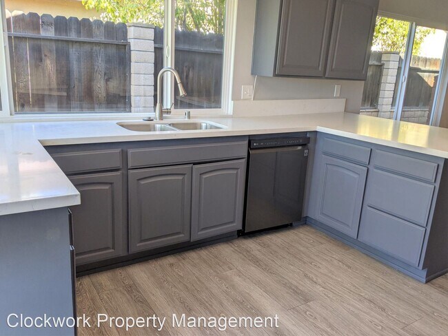 Foto del edificio - 3 br, 2 bath House - 23822 Sapphire Canyon Rd