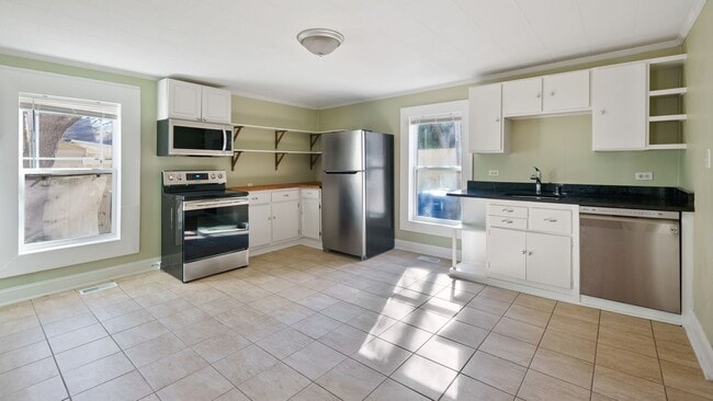 Building Photo - Renovated 2 Bed 1 Ba in Downtown Durham Wi...