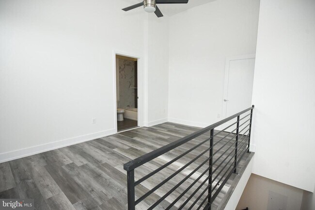 Building Photo - 6162 Ridge Ave