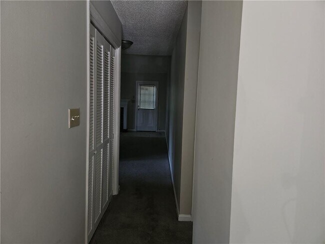 Foto del edificio - 4813 Hairston Pl