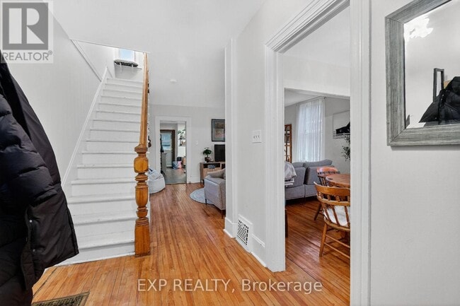 Building Photo - 534 Rochester St