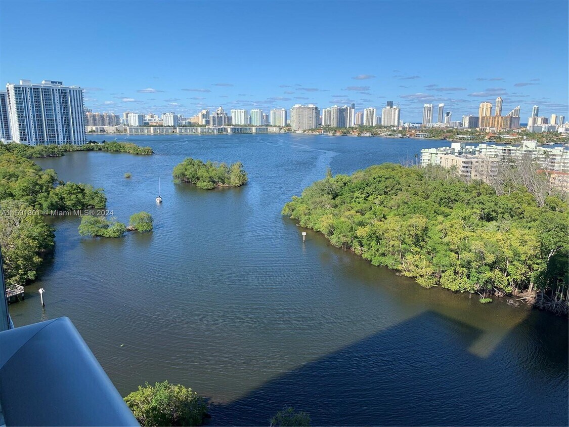 Primary Photo - 16385 Biscayne Blvd
