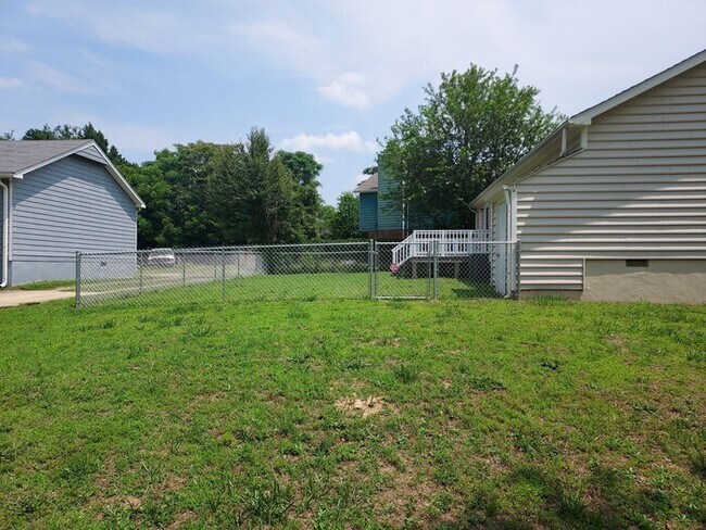 Foto del edificio - 3 Bedroom 1 Bath Ranch