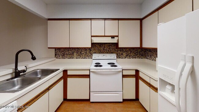 Foto del edificio - 7364 Colony Cove Ln
