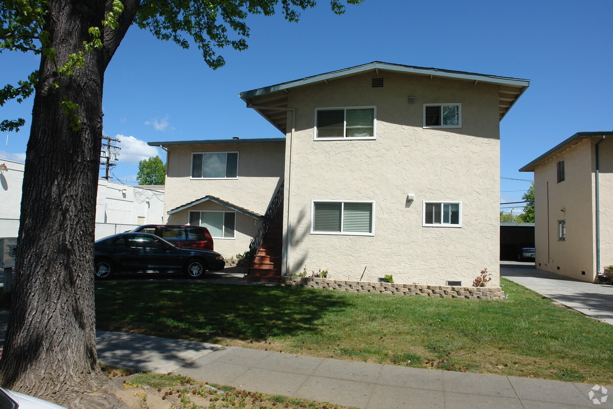 Building Photo - 3087 David Ave