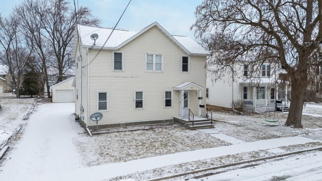 Building Photo - 417 Caroline St