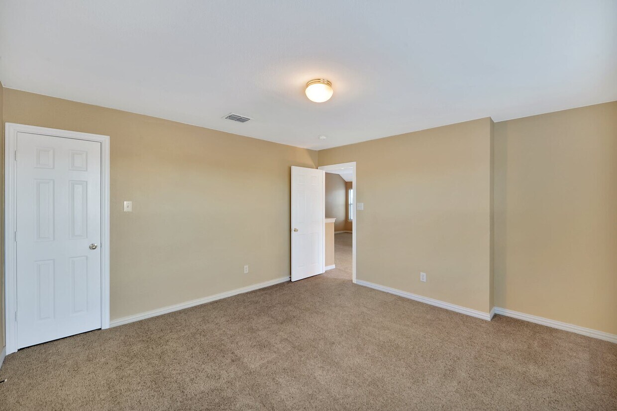 Foto principal - 1614 Lost Creek Dr