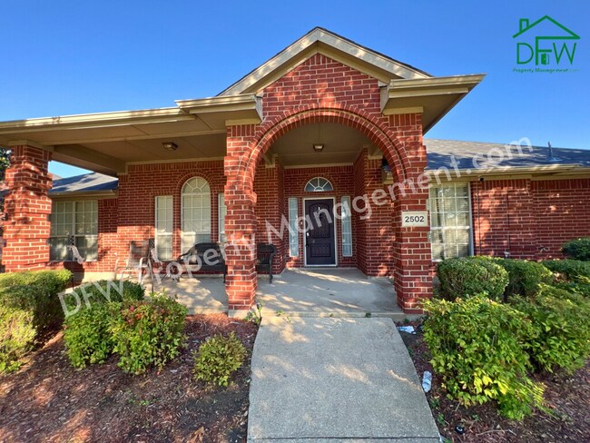Foto del edificio - 2502 Chapel Hill Dr