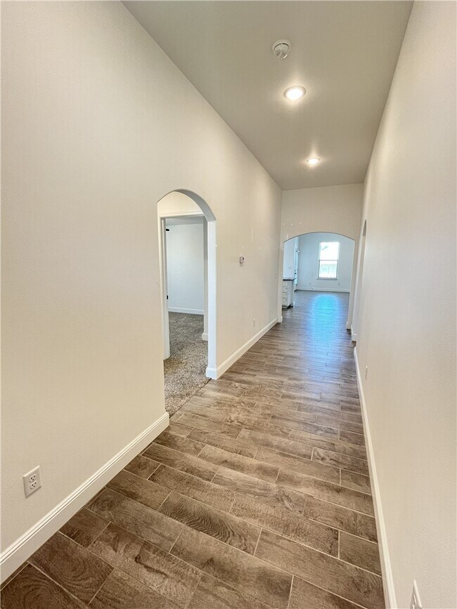 Building Photo - 2060 Periwinkle Pl