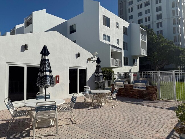 Foto del edificio - 2840 NE 14th Street Causeway