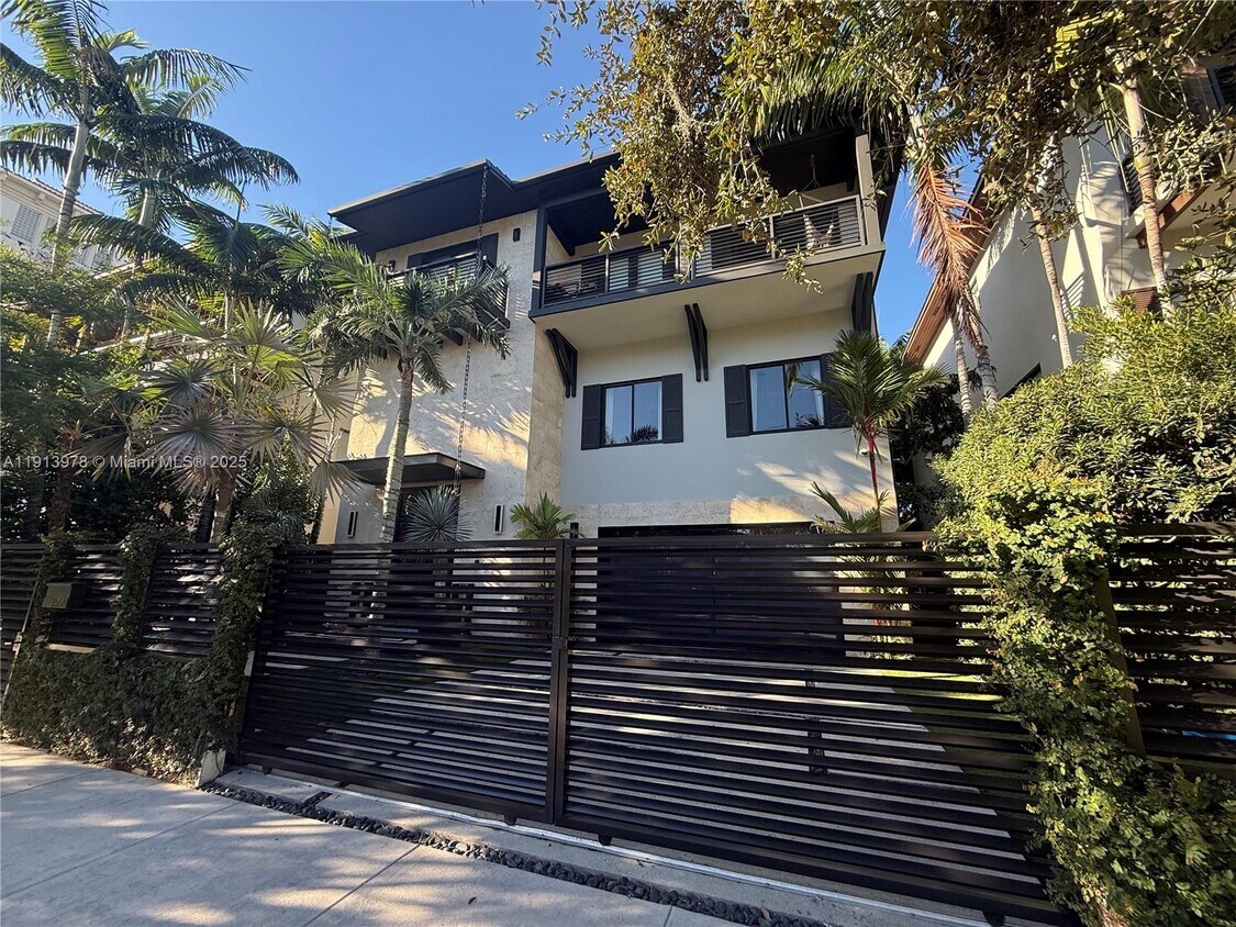 Foto principal - 3554 W Glencoe St