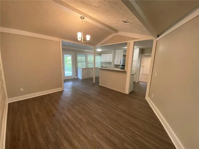 Foto del edificio - 32 Woodland Dr