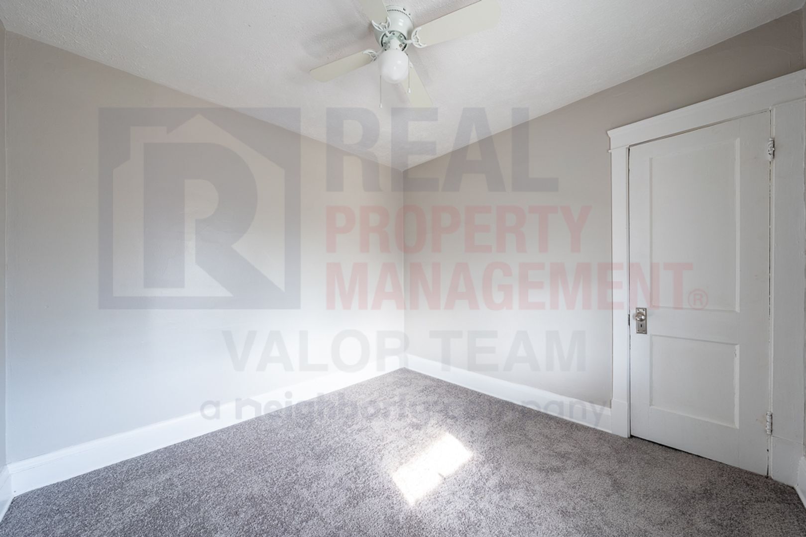 987 Evangeline Rd Cleveland, OH 44110 – photo 3