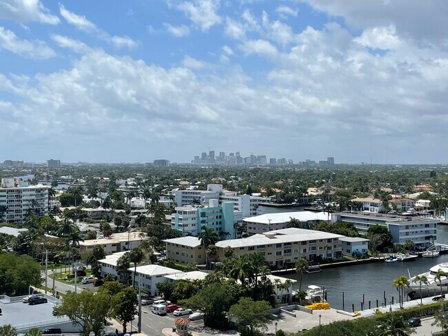 Foto del edificio - 3015 N Ocean Blvd