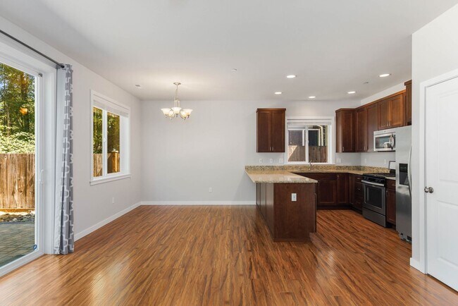 Foto del edificio - Stylish Everett Home Near Boeing – Modern ...
