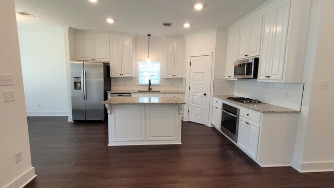Foto del edificio - 4bed/3bath single story home in Denham Springs!