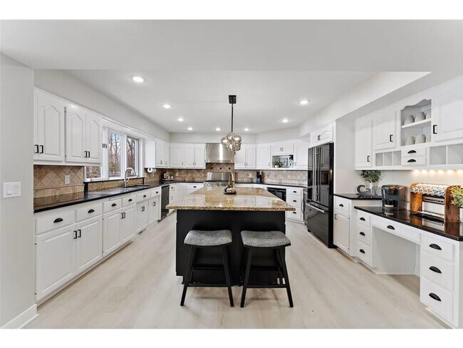 Foto del edificio - 5720 Oakview Ln N