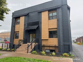 Building Photo - 300 Market St
