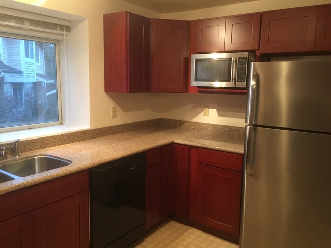 Building Photo - 5513 Cirque Dr W