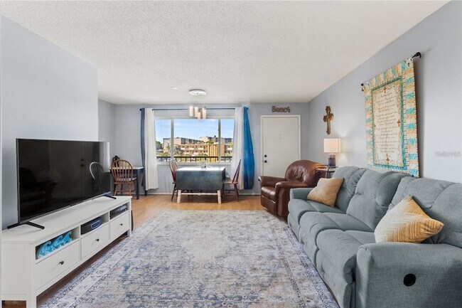 Foto del edificio - 4460 Ironwood Cir