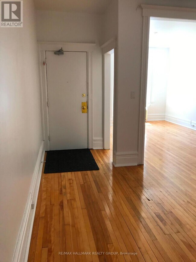 Photo du bâtiment - 421-421 Lisgar St