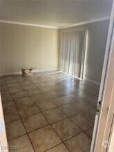 Building Photo - 5021 River Glen Dr