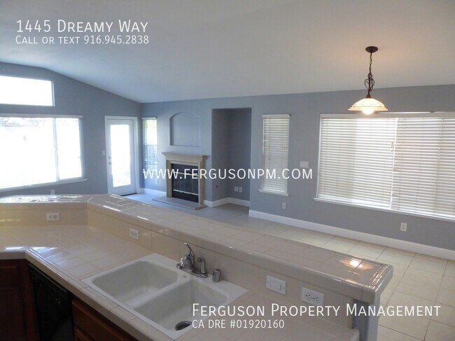 Foto del edificio - 1445 Dreamy Way