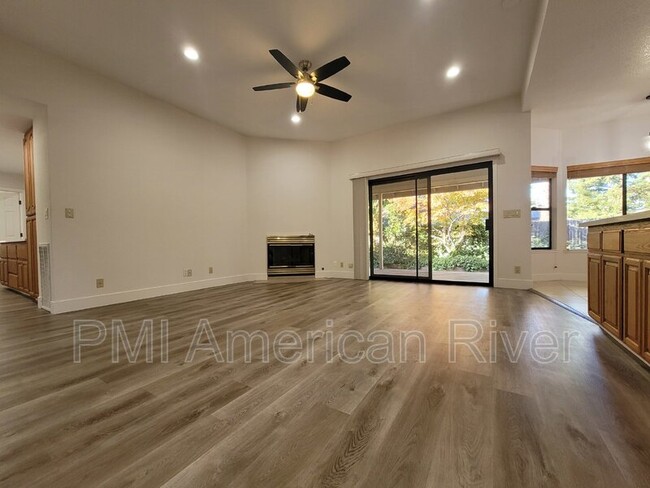 Building Photo - 547 Valim Way