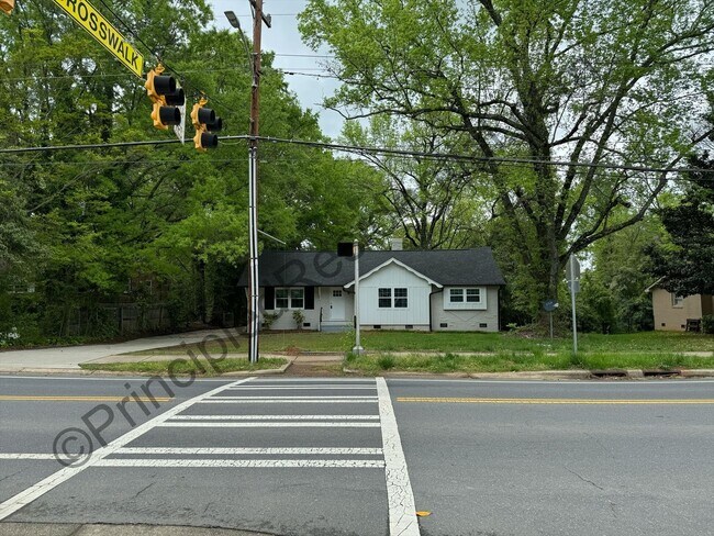 Building Photo - One story home in excellent location!