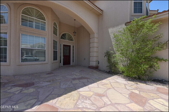 Foto del edificio - 6300 Franklin Vista Dr